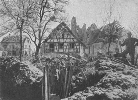 Laufgraben bei der Kirche. Im Graben Feldw.-Leutn. Kohler