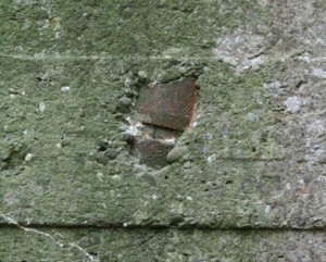 Einbetoniertes Metallteil: Granathülle ohne Führungsring?